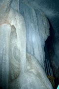 In der Schellenberger Eishöhle