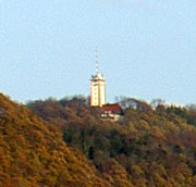 Roßberg mit Turm (Wanderheim)